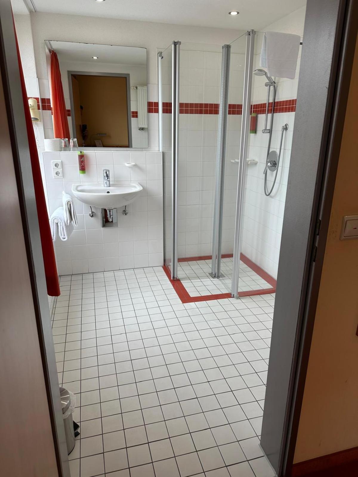 Gasthaus - Hotel Neue Post Meitingen Luaran gambar