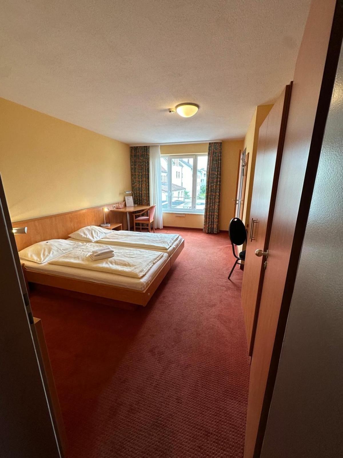 Gasthaus - Hotel Neue Post Meitingen Luaran gambar